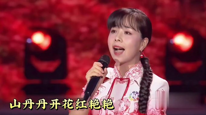 王二妮一首《山丹丹开花红艳艳》经典民歌，精彩演唱